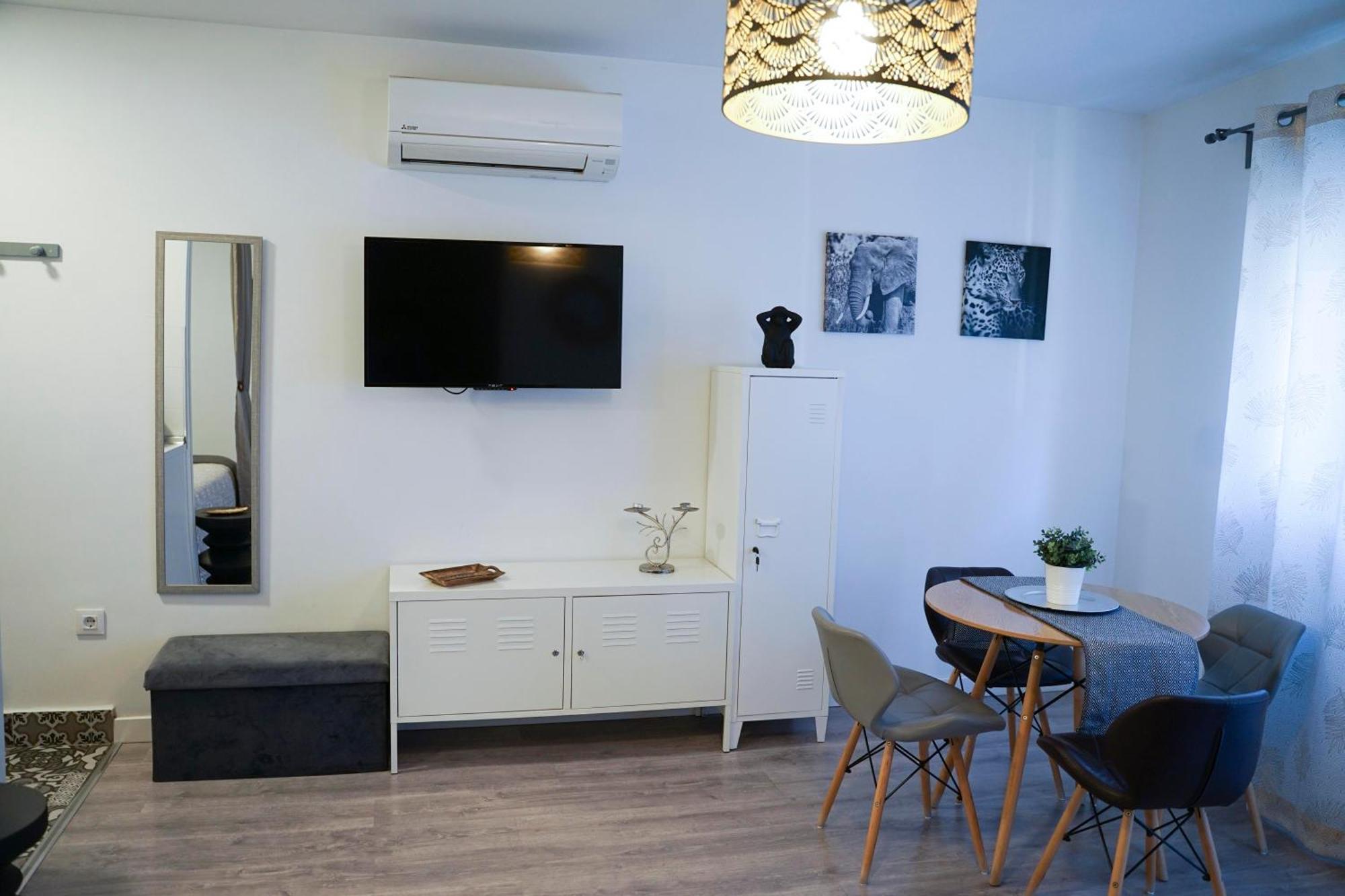 פלאסנסיה Apartamentos Suites Cariatide מראה חיצוני תמונה