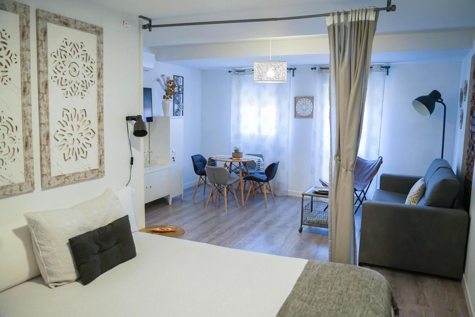 פלאסנסיה Apartamentos Suites Cariatide מראה חיצוני תמונה